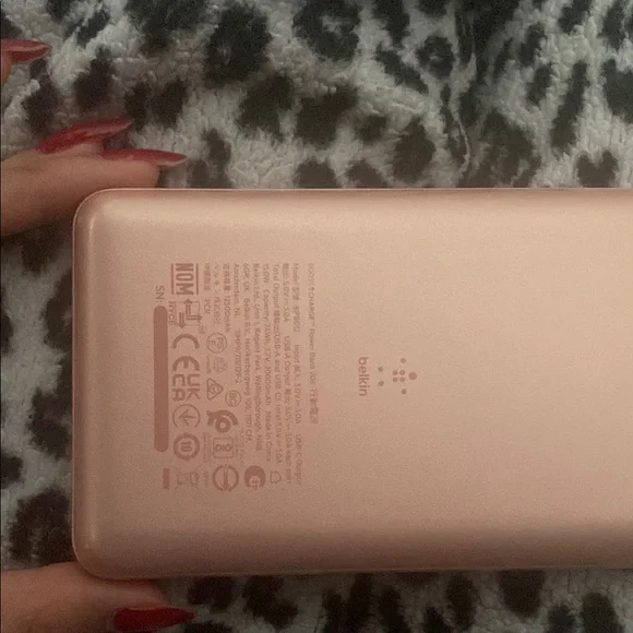 Belkin Rose Gold Power Bank - Picture 3 of 4